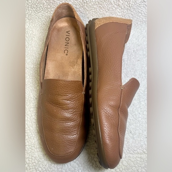 Vionic Elora Slip On Loafers In Tan Color Soft Leather Comfort & Style 
Size 8.5 - Picture 6 of 10
